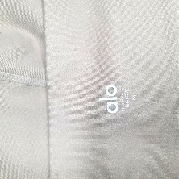 Alo yoga pants tan - Picture 3 of 4